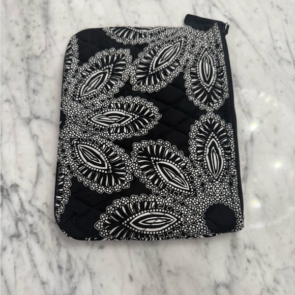 NEW Vera Bradley Black and White Quilted Paisley Makeup Bag - Picture 2 of 4